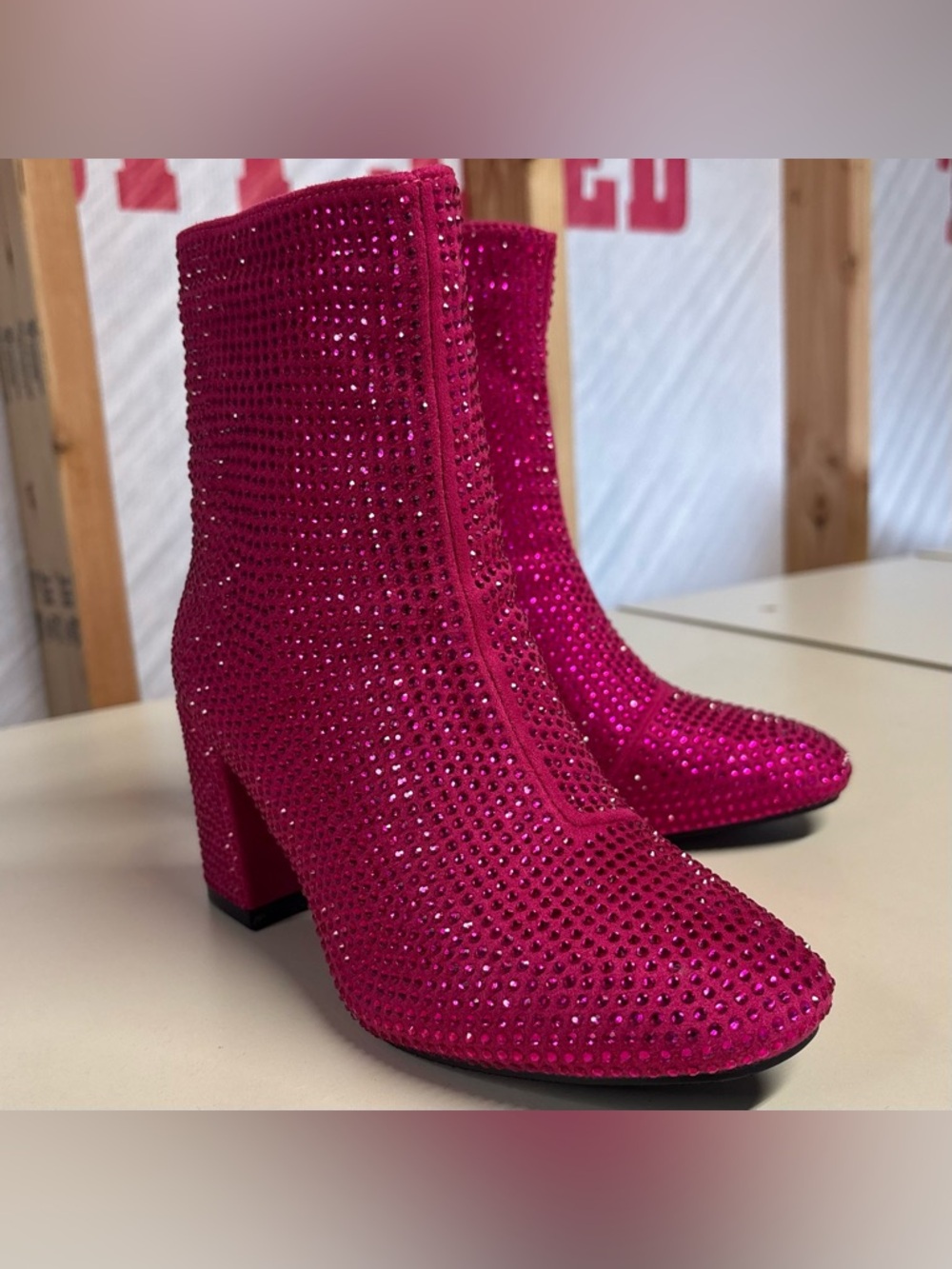 NWT Hot Pink Rhinestone Block Heel Size 6 Ankle Boots TOP Moda brand, Barbiecore
